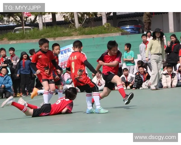 贫民区足球明星的崛起与奋斗故事:从街头到绿茵场的梦想之路 贫民区足球明星的崛起与奋斗故事:从街头到绿茵场的梦想之路